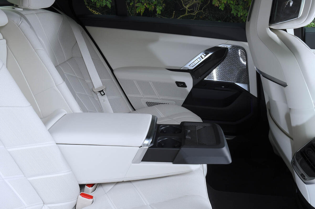 BMW 7 Series review 2025 0024