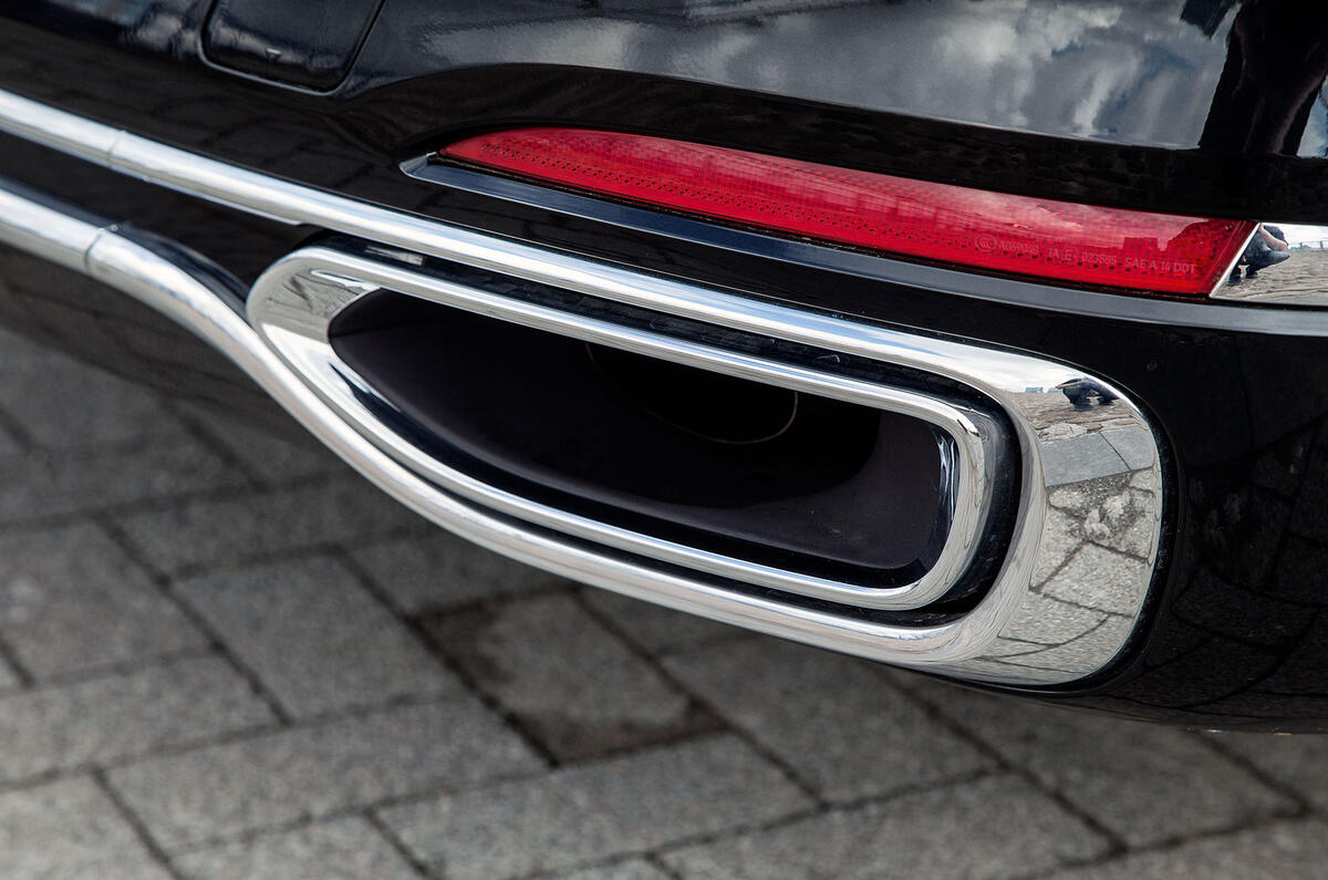 BMW 7 Series dual-exhaust system