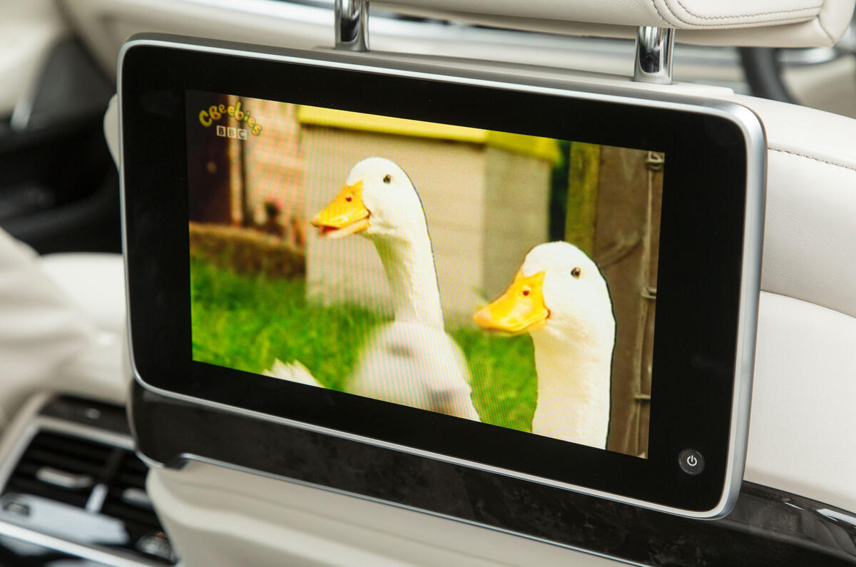 7 Series rear TV screens