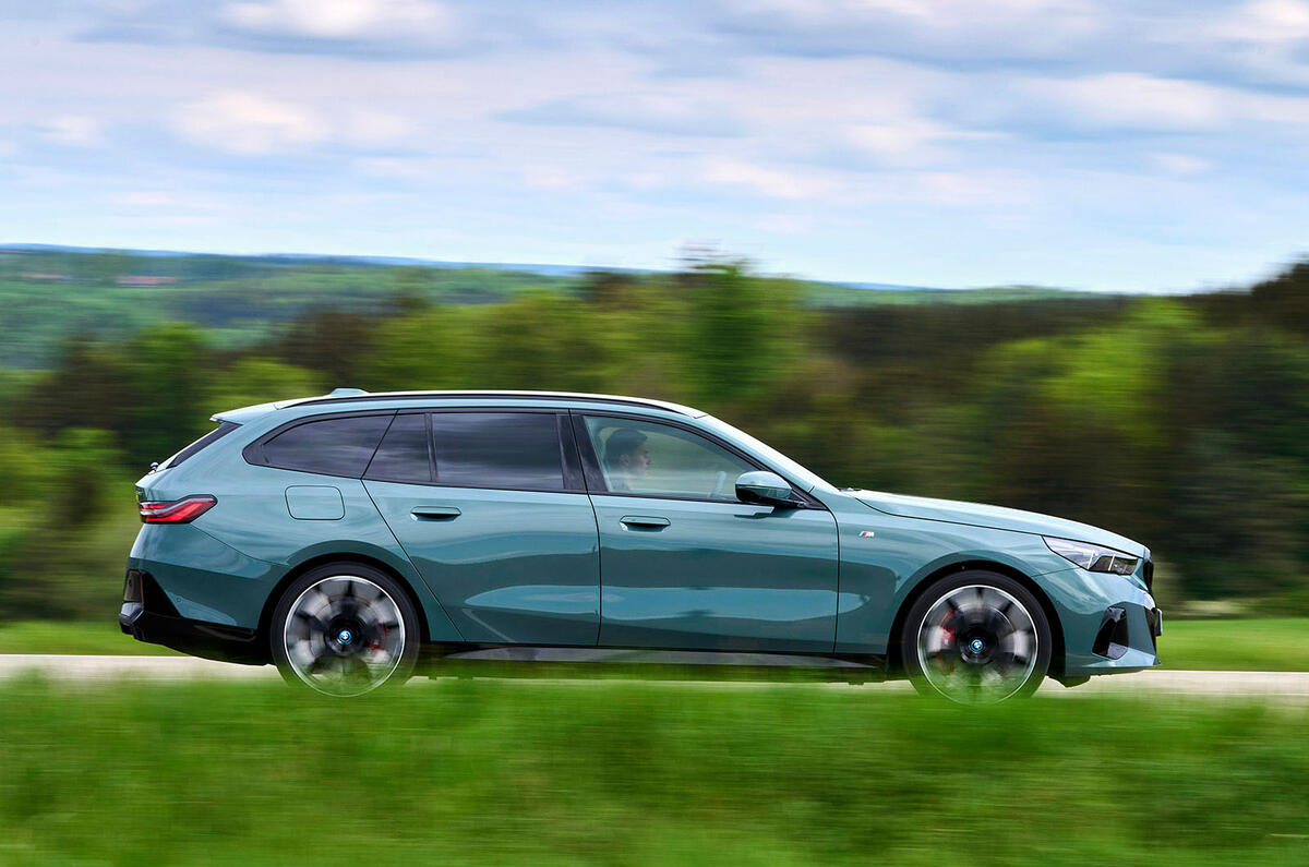 bmw i5 touring review 2025 16 side panning