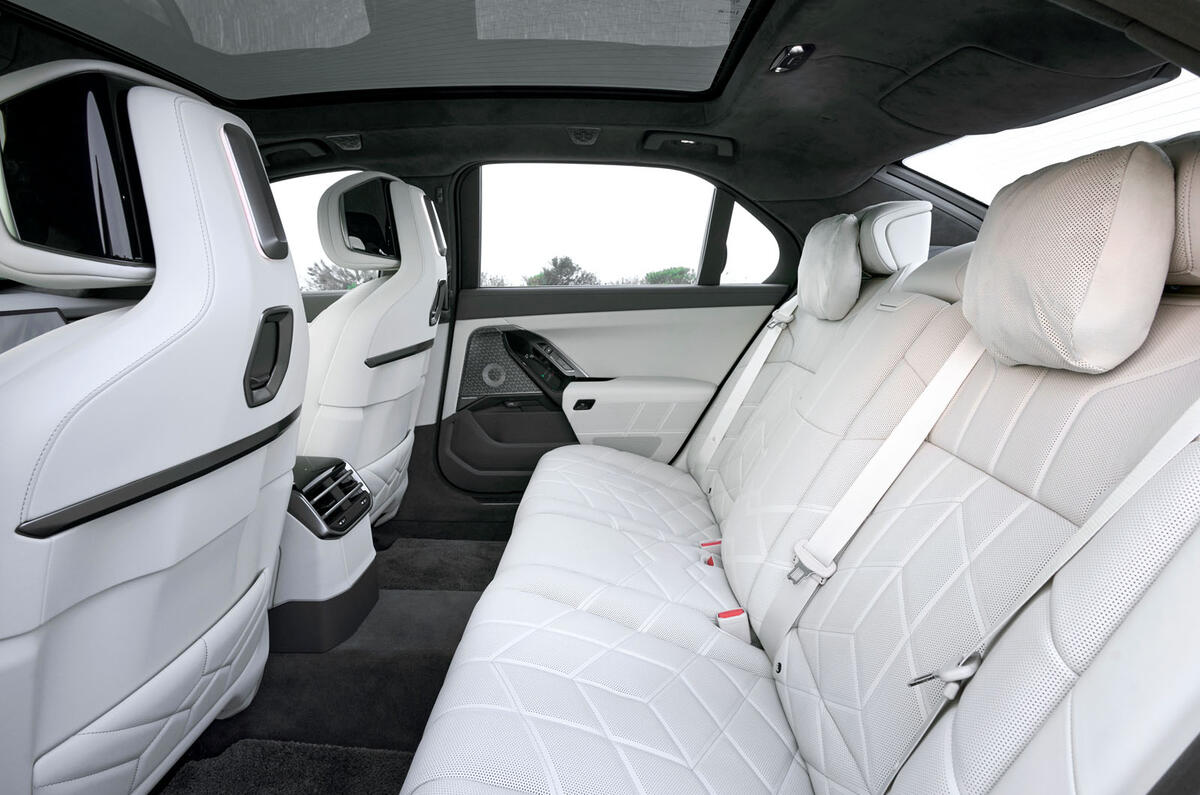 BMW i7 review 2026 037