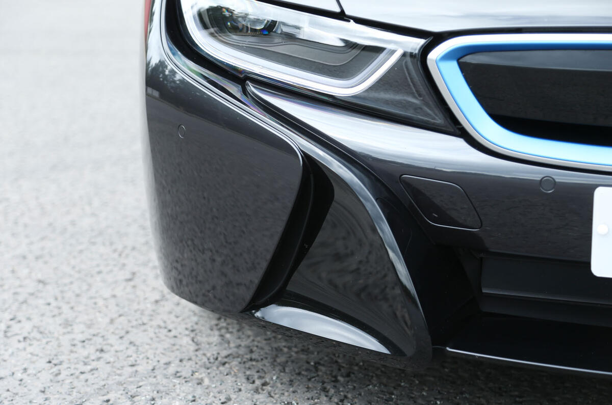 BMW i8's front spoiler