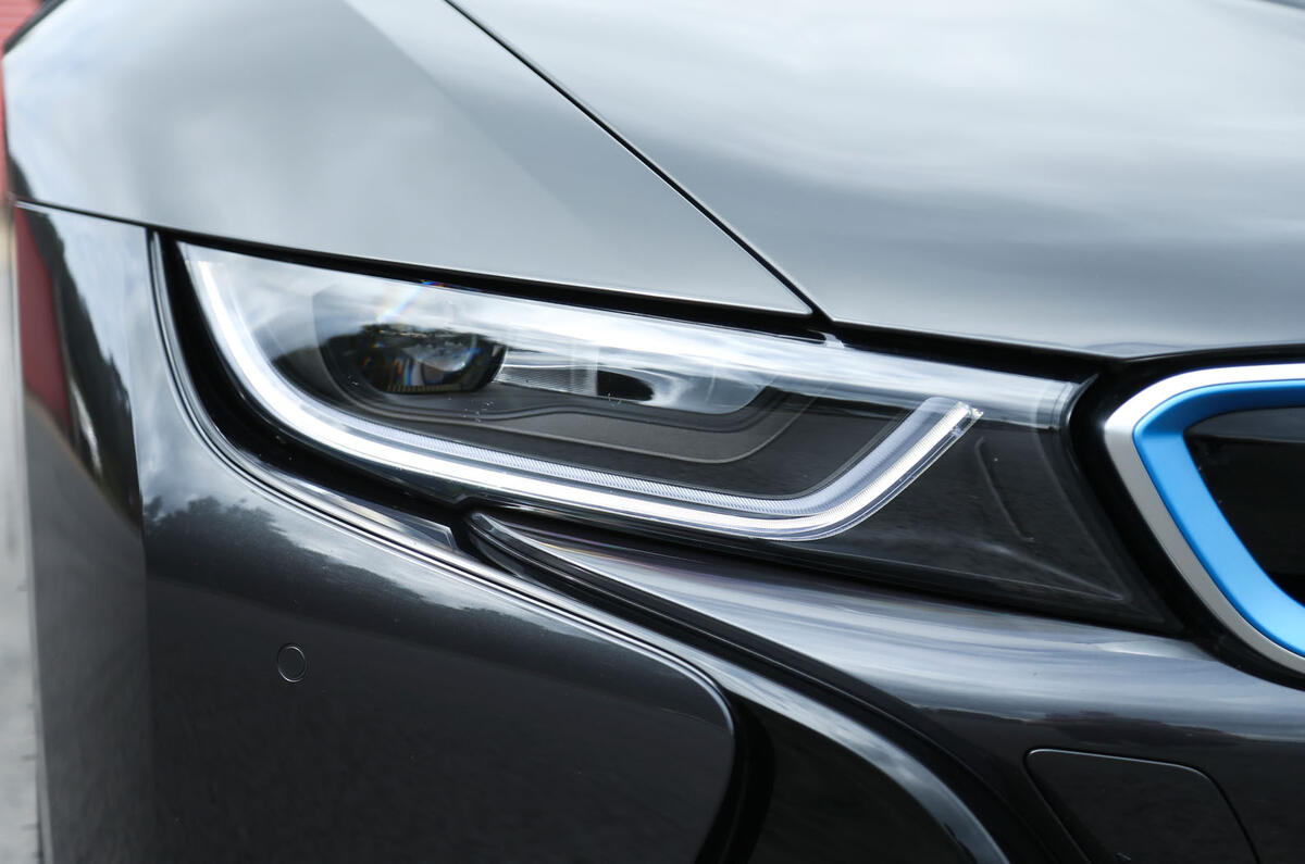 BMW i8's LED headlights