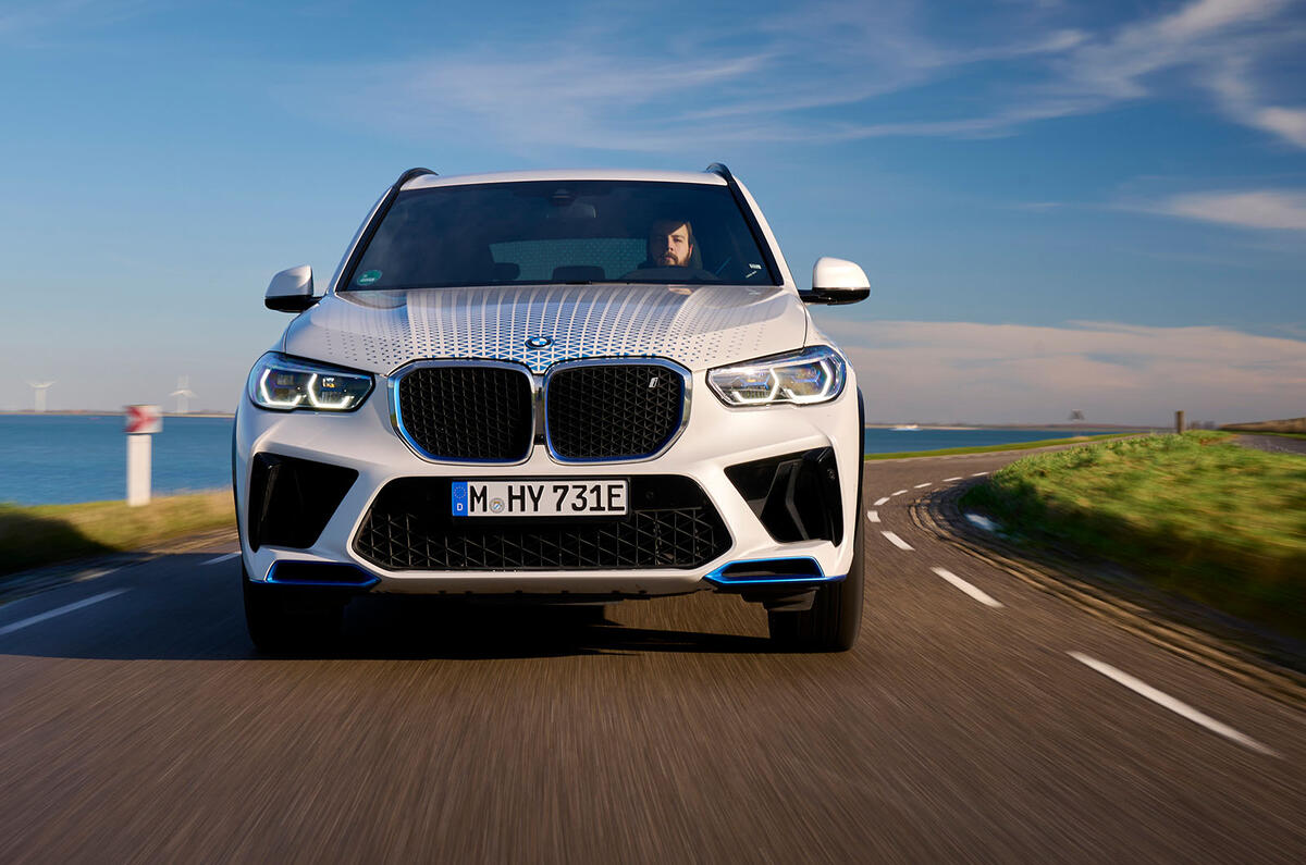 bmw ix5 hydrogen review 2023 04 front tracking