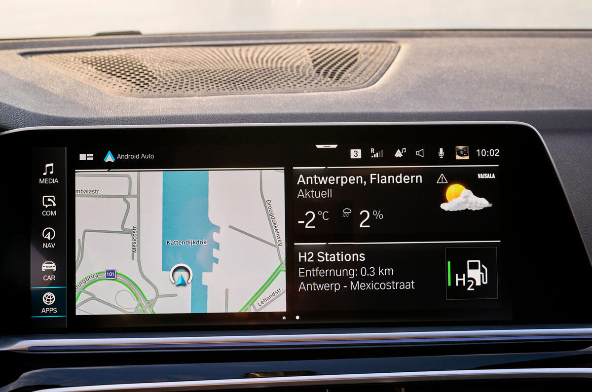 bmw ix5 hydrogen review 2023 16 infotainment