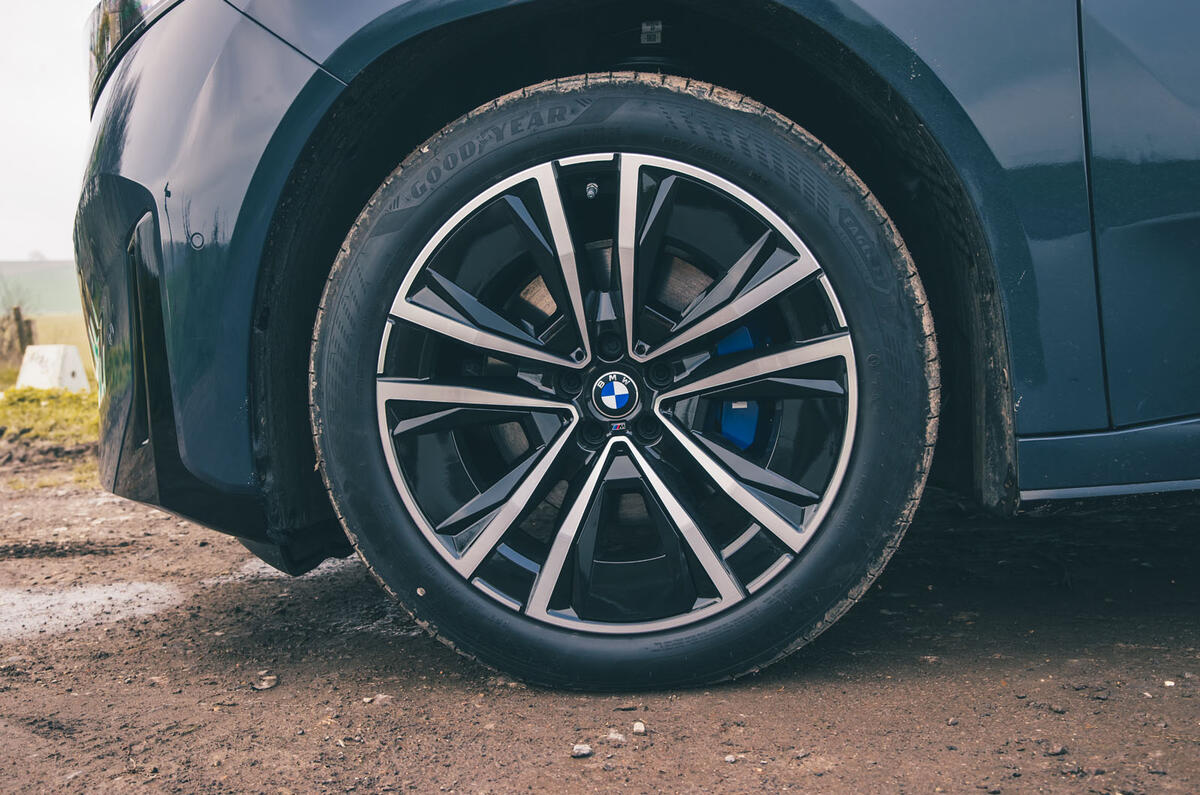 BMW iX£ road test review 2026 007