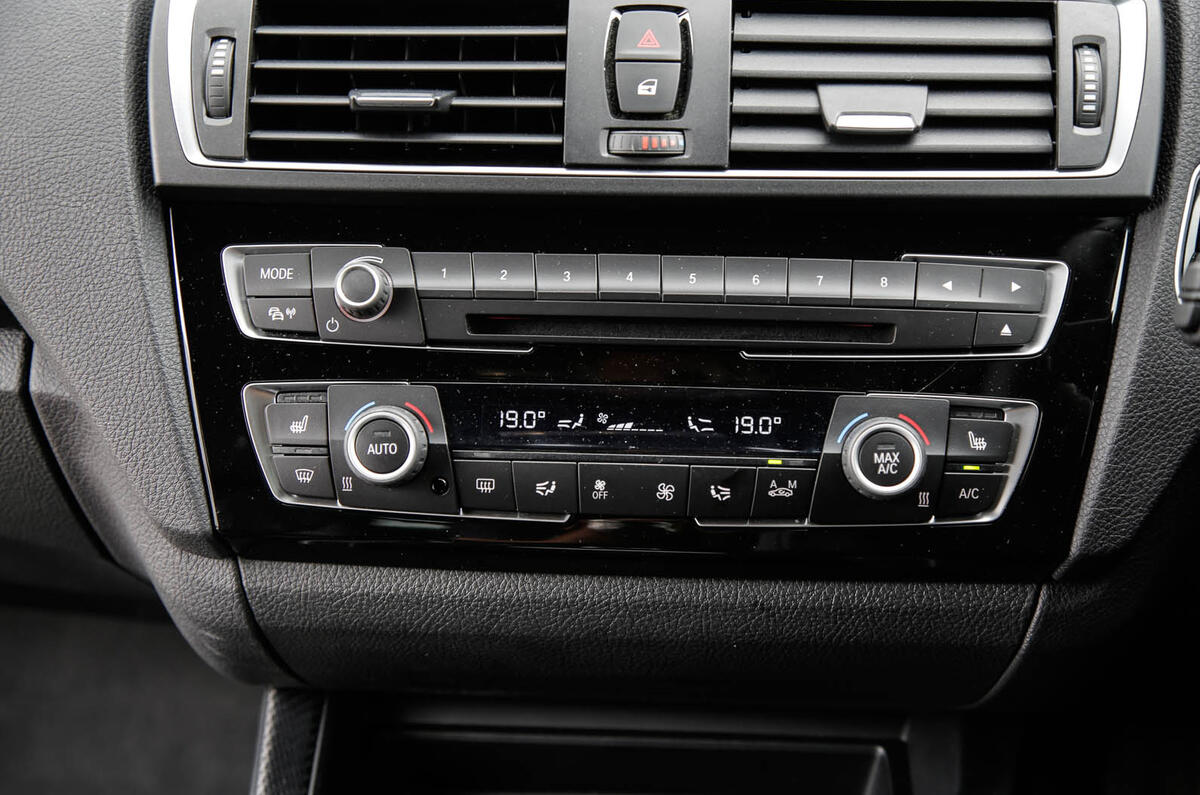 BMW M2 centre console