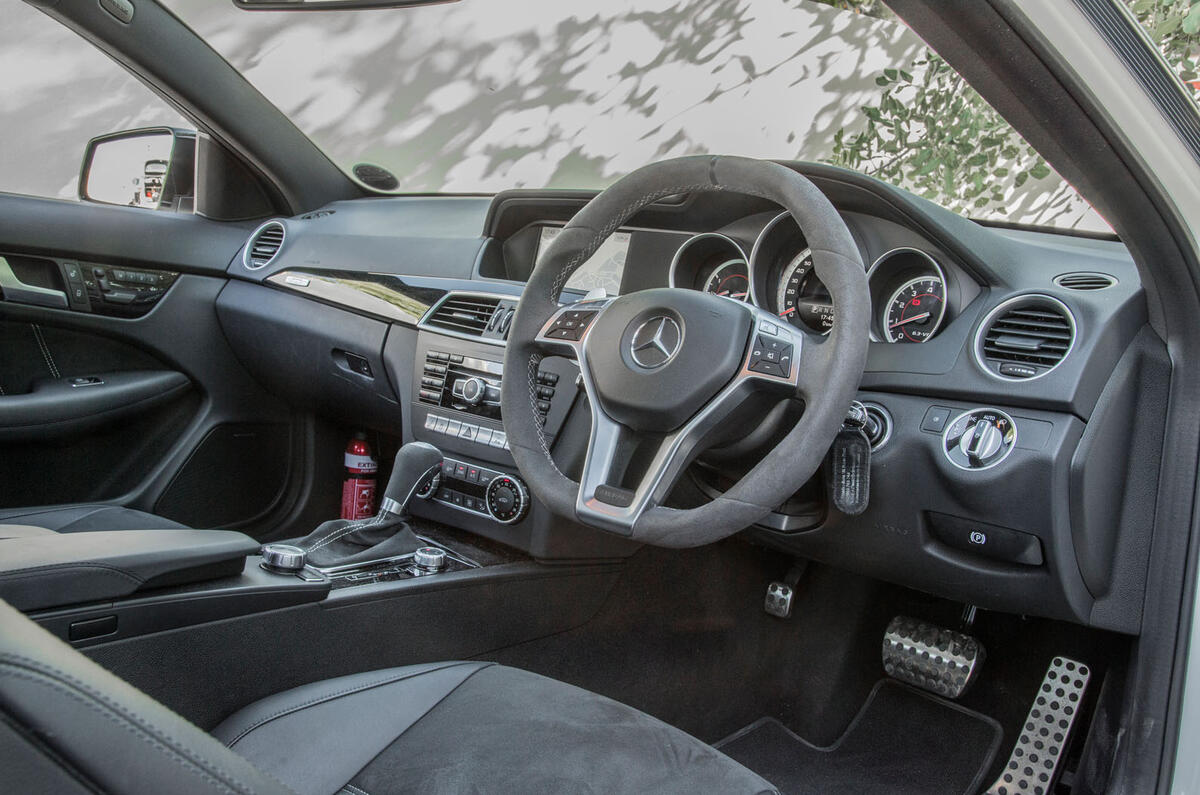 Comparison: new BMW M4 vs Mercedes-Benz C63 AMG