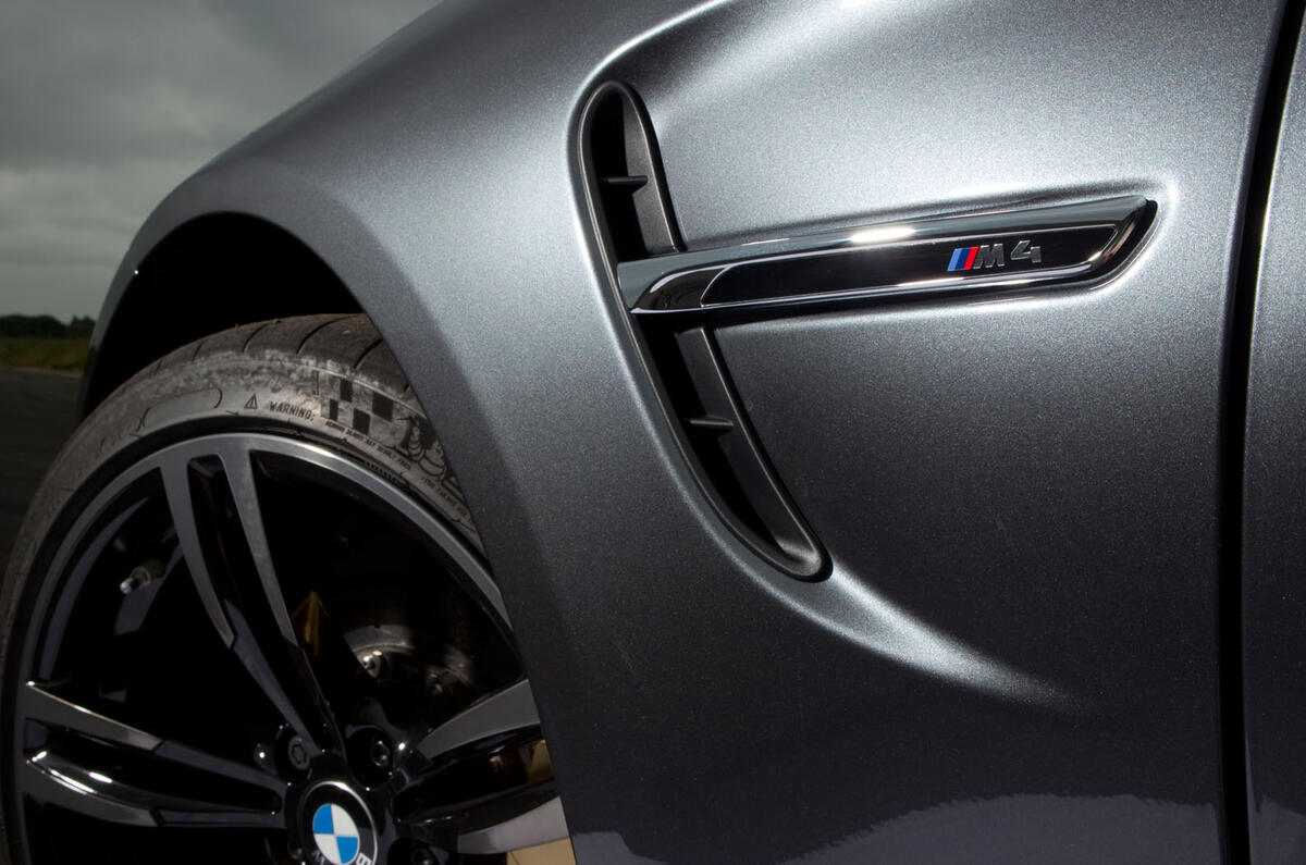 BMW M4 front wings