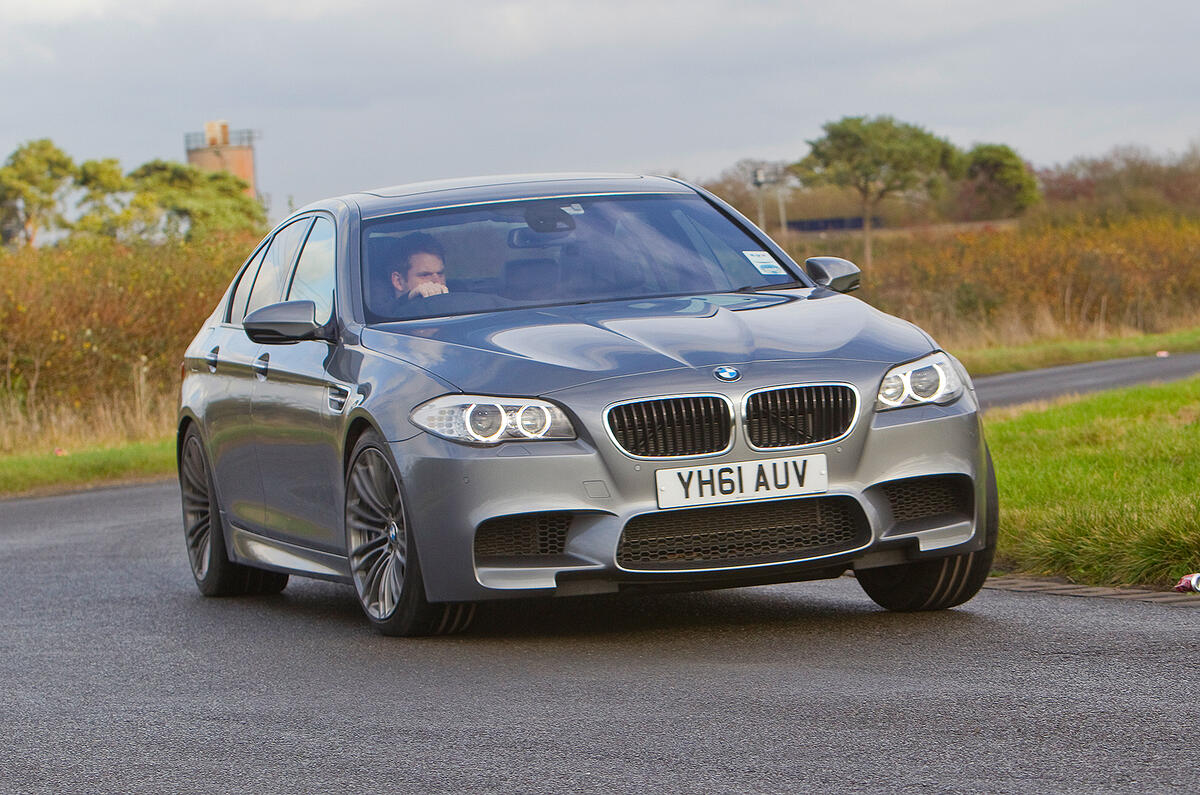 Active differential transmits power to the road effectively BMW M5 cornering