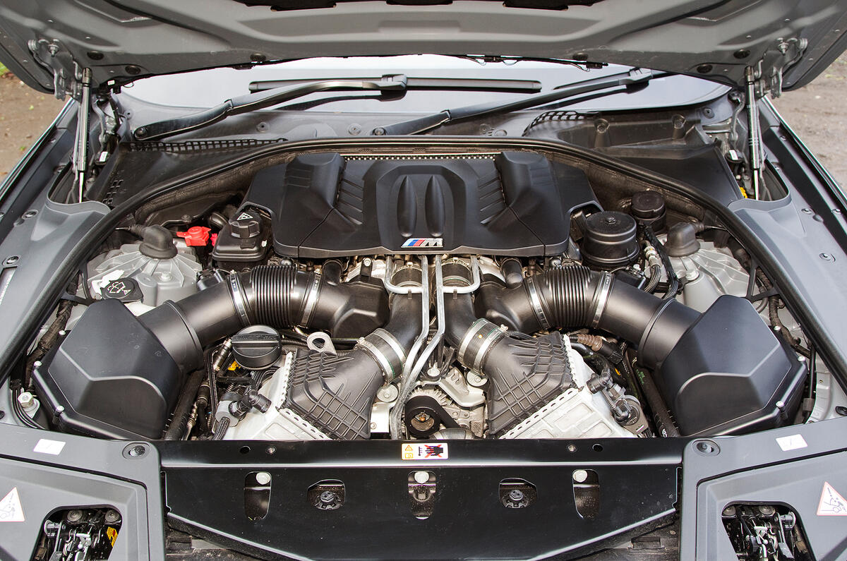 Twin-turbocharged V8 serves up 502lb ft of torque BMW M5 twin-turbo V8 engine