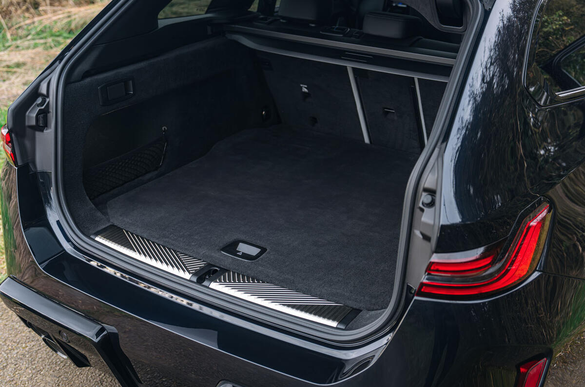 bmw m5 touring 2025 Review boot 3811 bmw m5 touring 2025 Review boot 3811