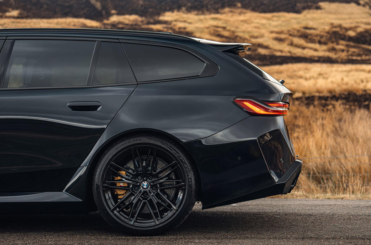 bmw m5 touring 2025 Review C D pillar 3800 bmw m5 touring 2025 Review C D pillar 3800