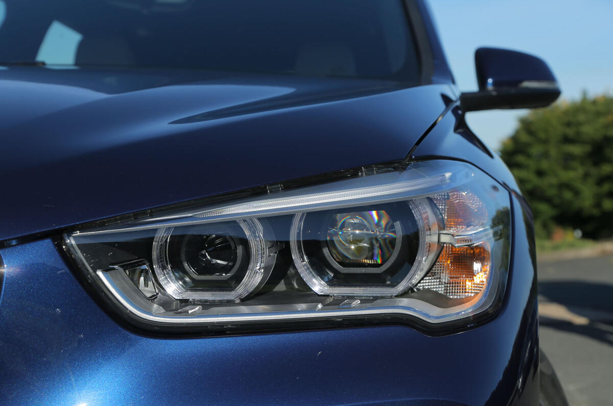 Toutes les BMW X1 en finition xLine sont équipées de phares BMW LED.