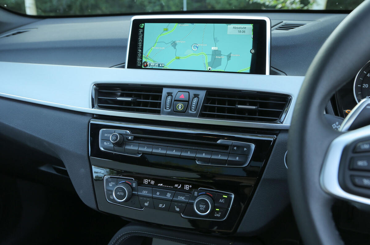 L'excellent système iDrive qui équipe de série la BMW X1