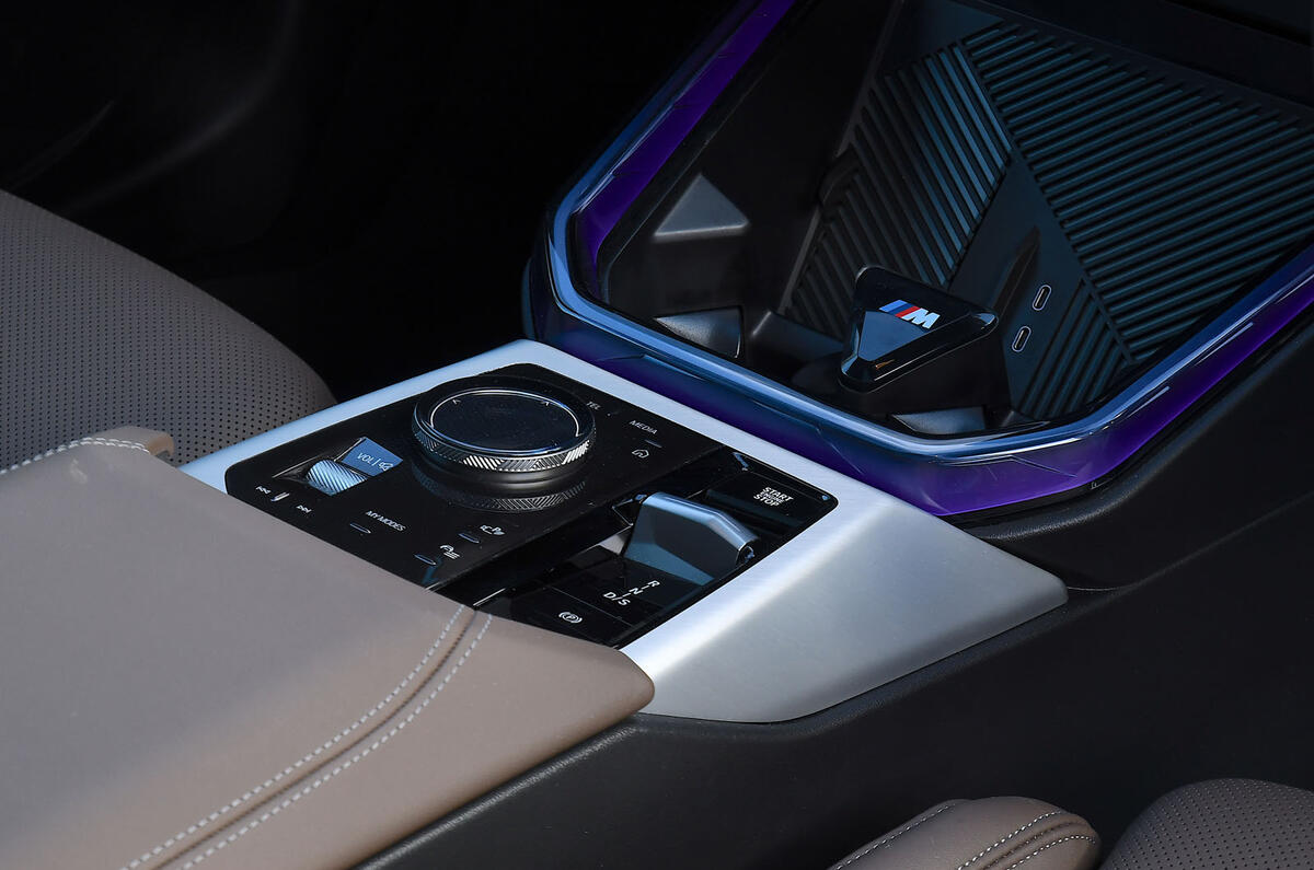 BMW X320 2024 Review centre console 6986