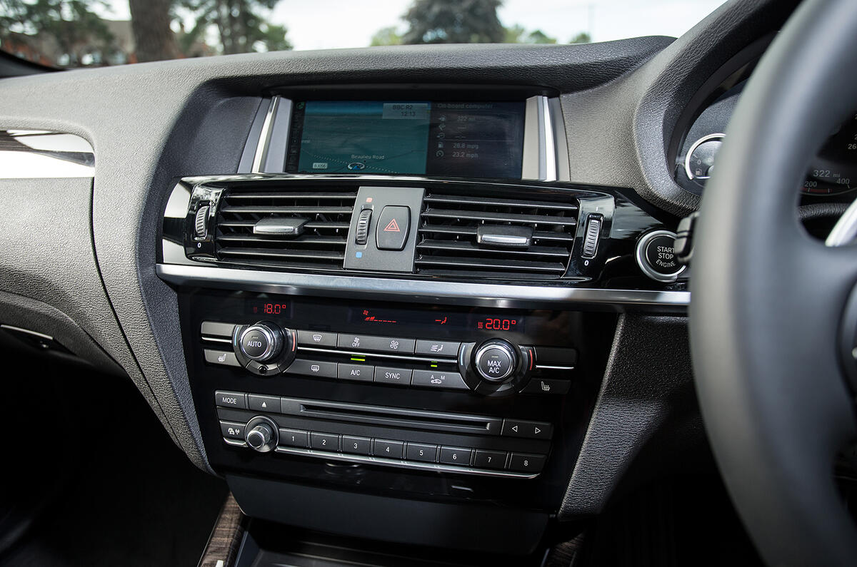 BMW X4 centre console