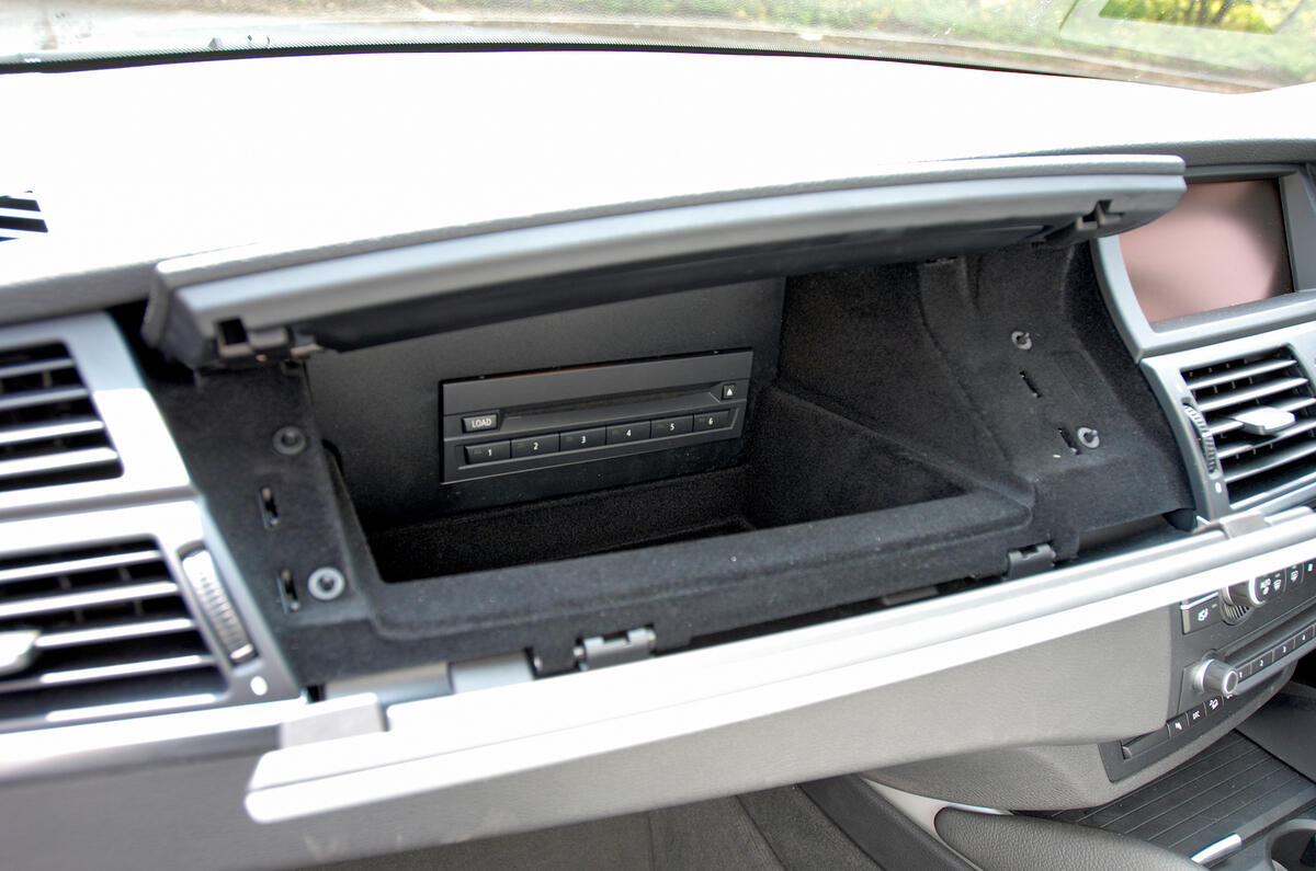 BMW X6 glove box