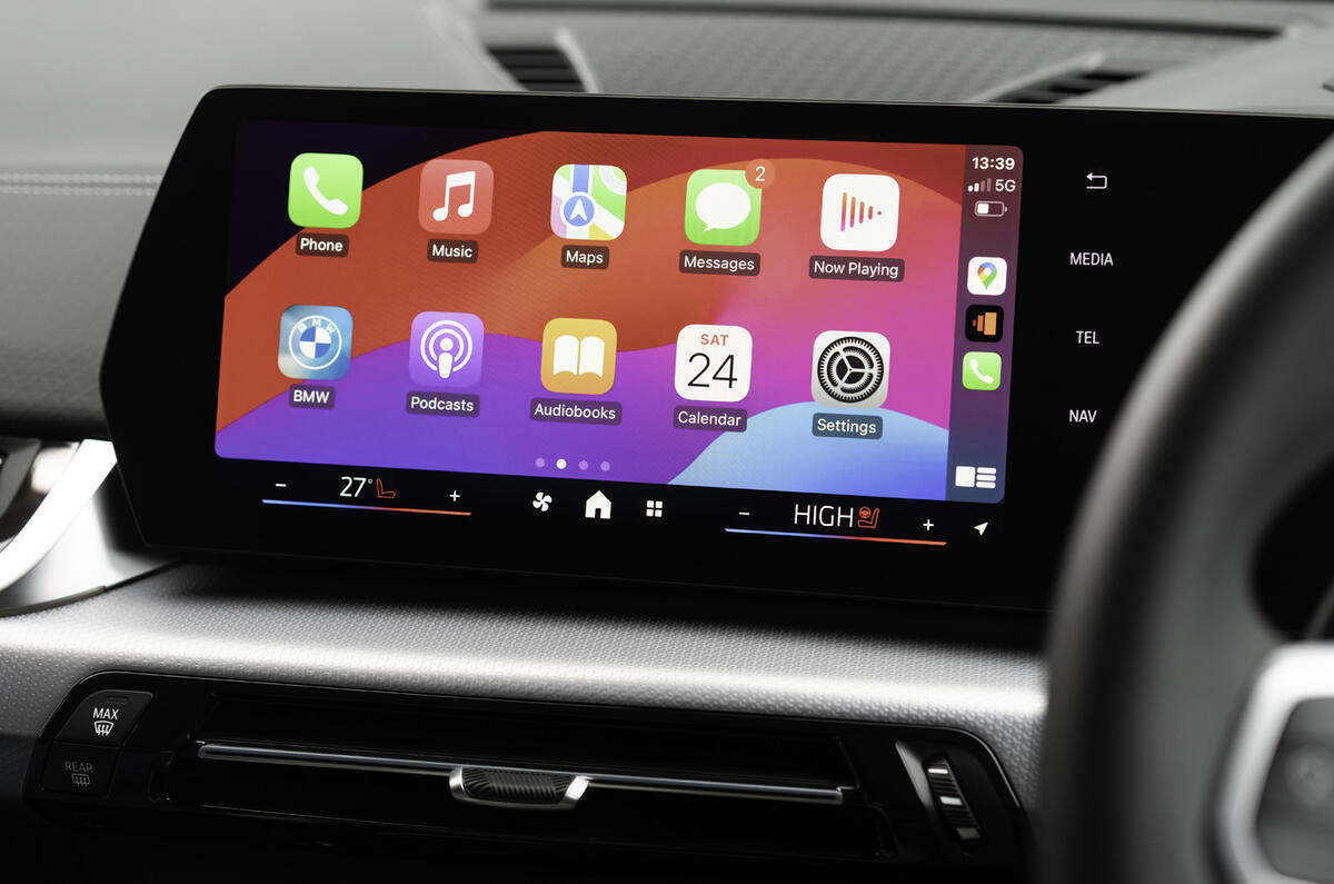 BMW iX2 Apple CarPlay BMW iX2 Apple CarPlay