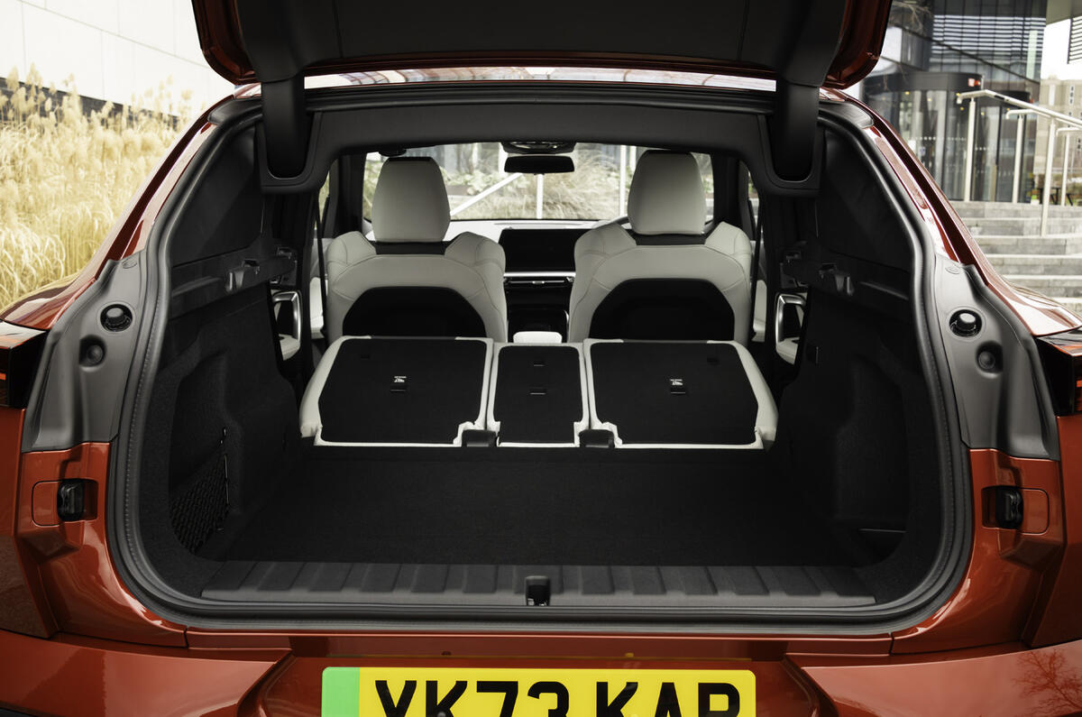 BMW iX2 boots seats down BMW iX2 boots seats down