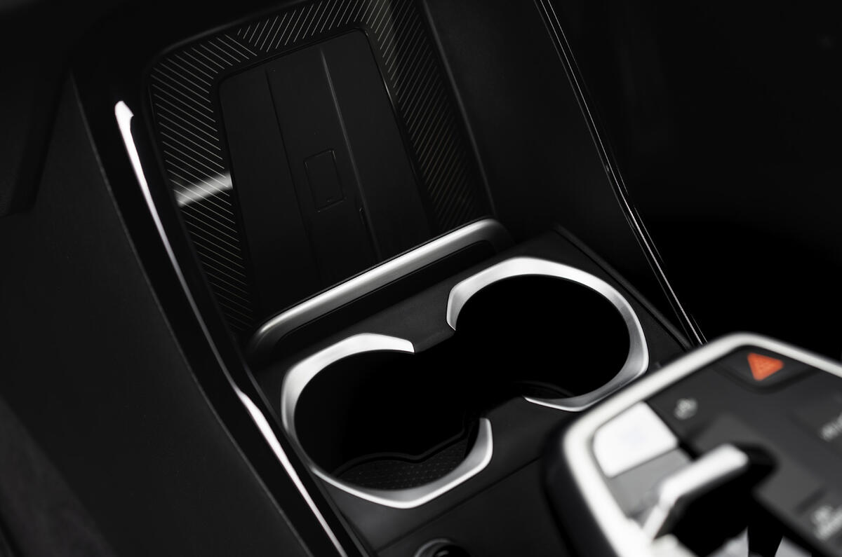 BMW iX2 cup holder BMW iX2 cup holder