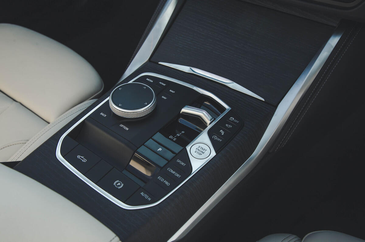 BMW M440i Cabriolet in blue   drive controls BMW M440i Cabriolet in blue   drive controls