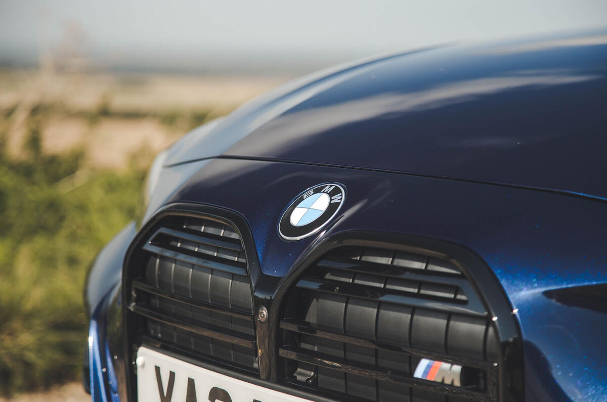 BMW M440i Cabriolet in blue   front badge BMW M440i Cabriolet in blue   front badge