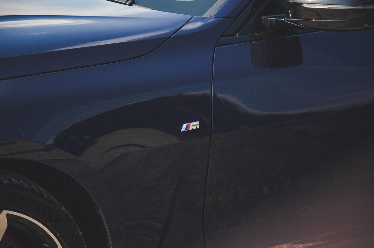 BMW M440i Cabriolet in blue   side badge BMW M440i Cabriolet in blue   side badge