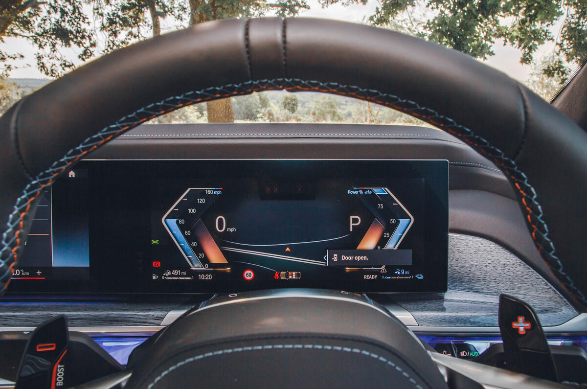 BMW M760e digital display BMW M760e digital display