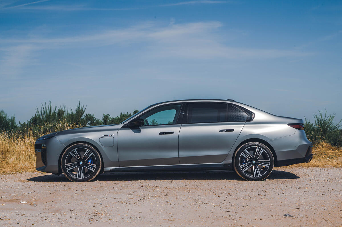 BMW M760e side BMW M760e side