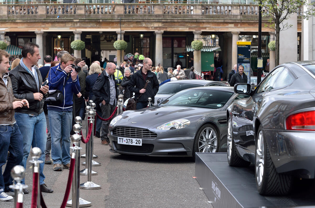 Bond in Motion - picture special