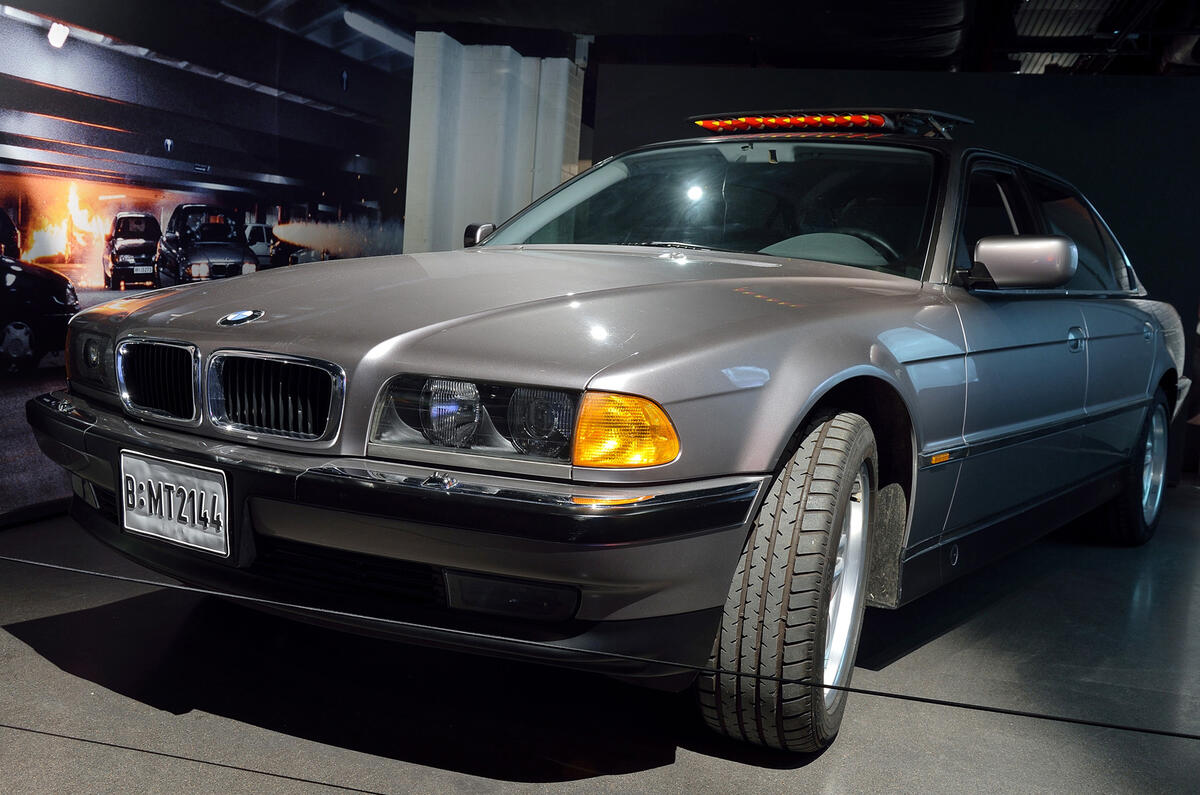 Bond in Motion - picture special