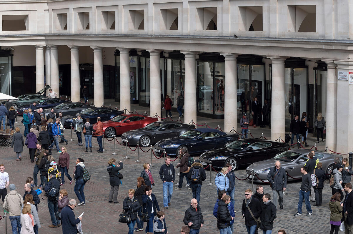 Bond in Motion - picture special