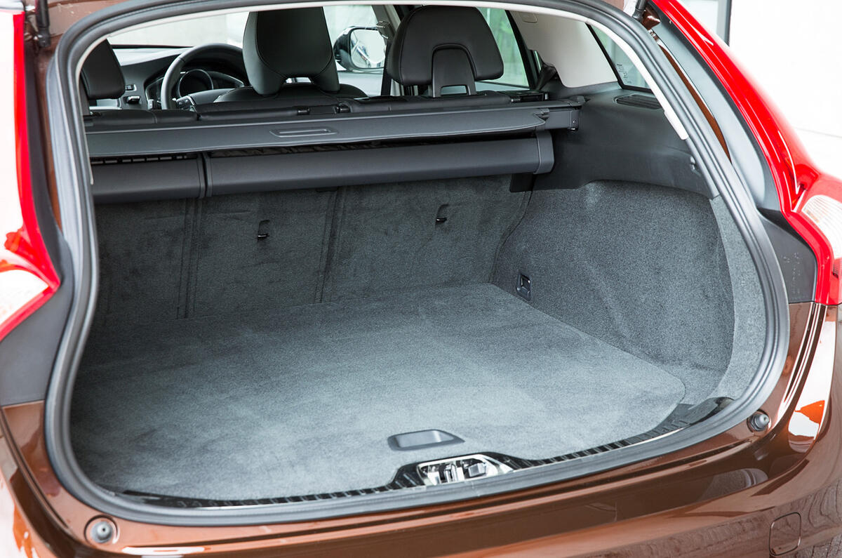 V60 Cross Country boot space