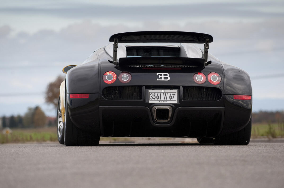 Bugatti Veyron vs Bugatti EB110