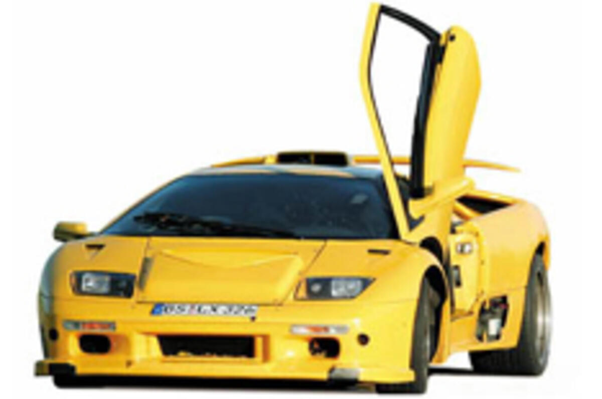 Bugatti caught testing dressed as Lambo