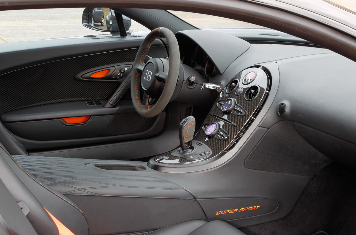 The Bugatti Veyron has exceptional ergonomics Bugatti Veyron interior