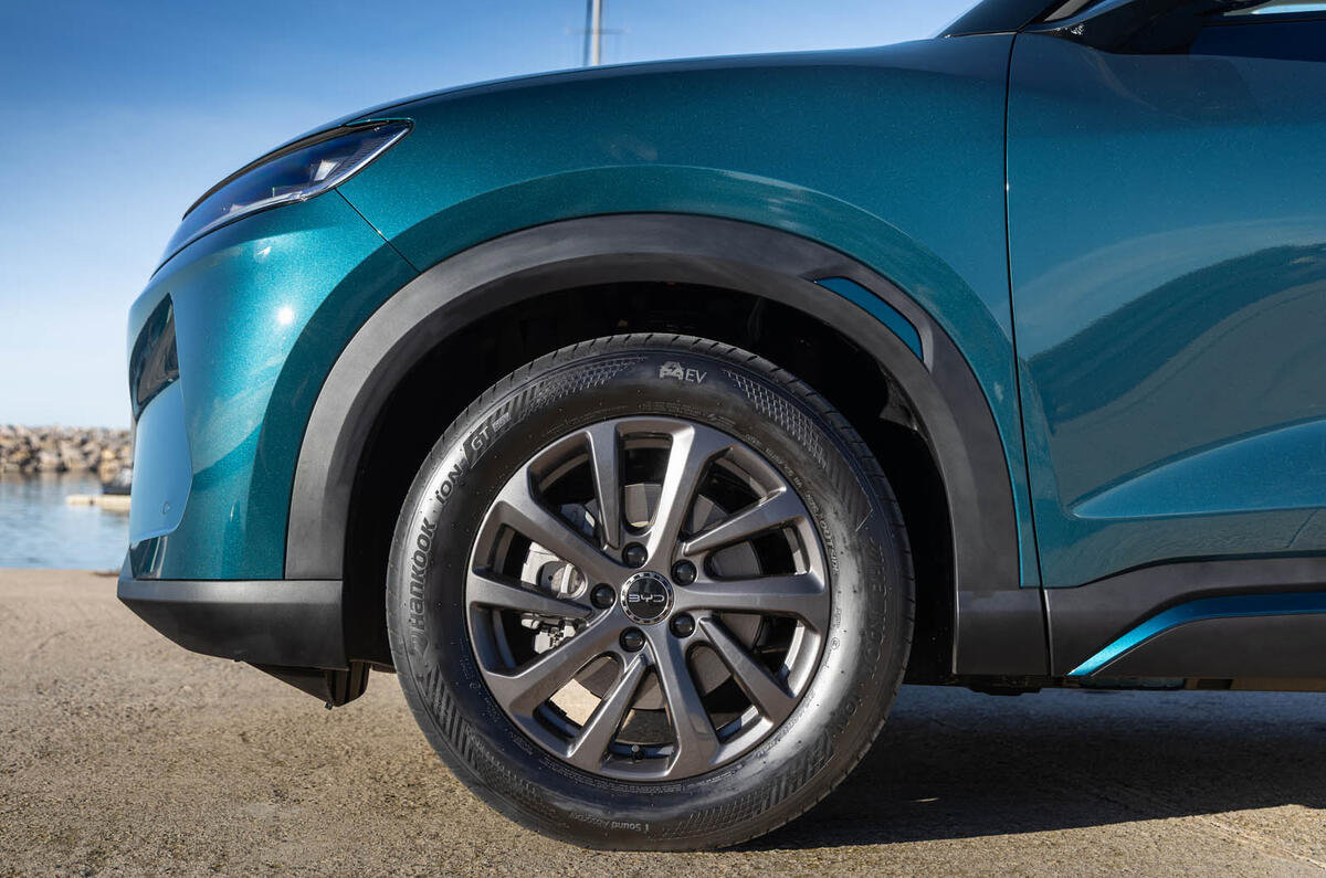 BYD Atto 2 DM i review 2025 005