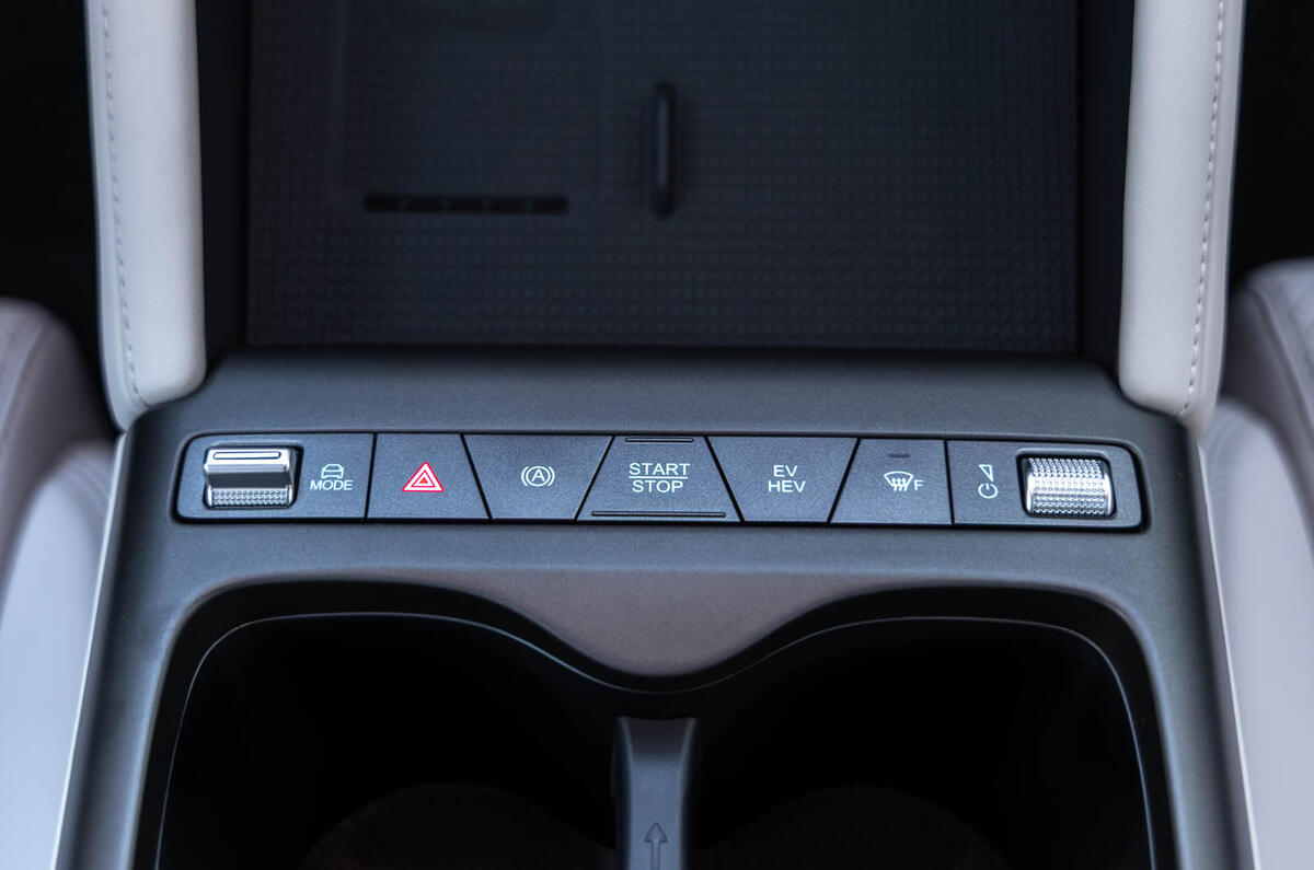 BYD Atto 2 DM i review 2025 013