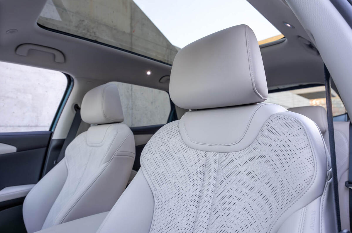 BYD Atto 2 DM i review 2025 018