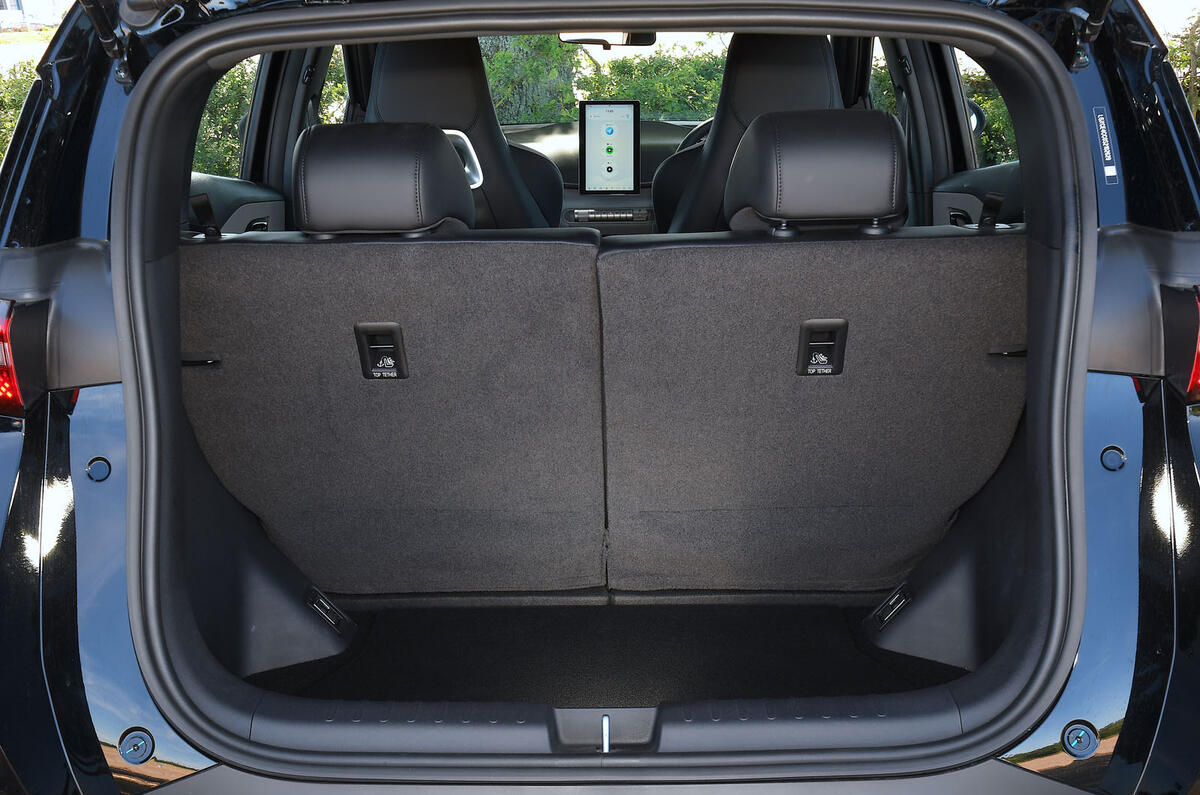 BYD Dolphin Surf RT 2025 Review 25 coffre 0101