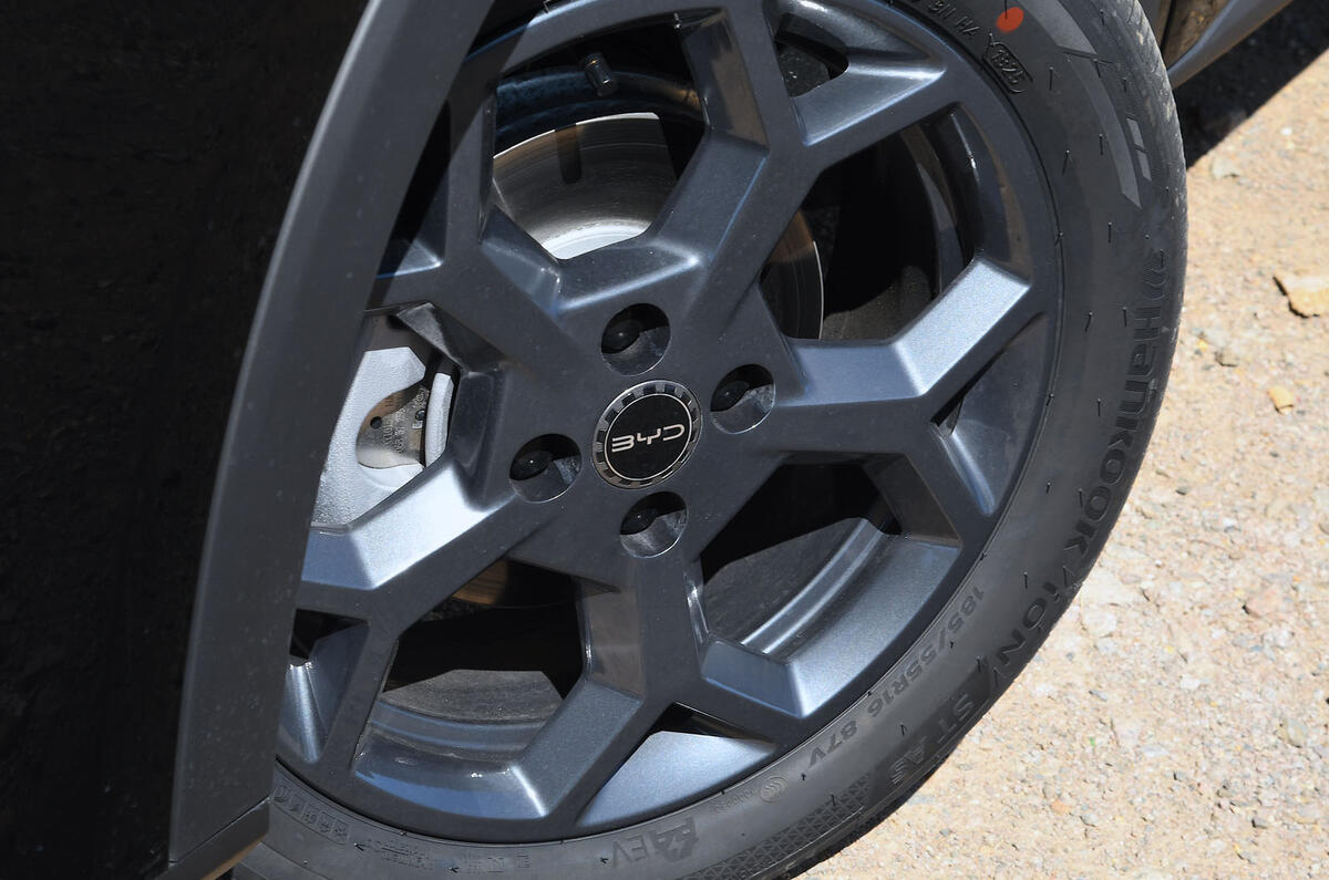 BYD Dolphin Surf RT 2025 Review 25 roue 0109