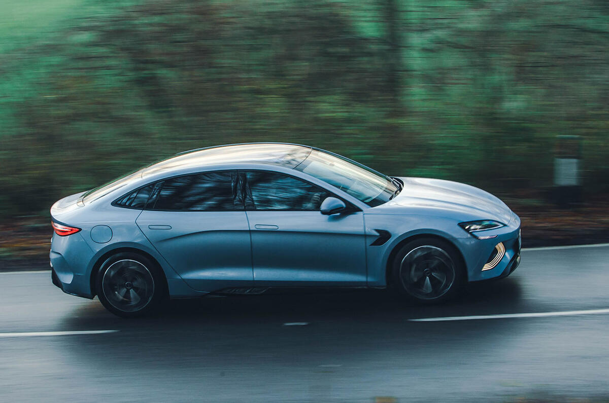 byd seal review 2024 02 panning side