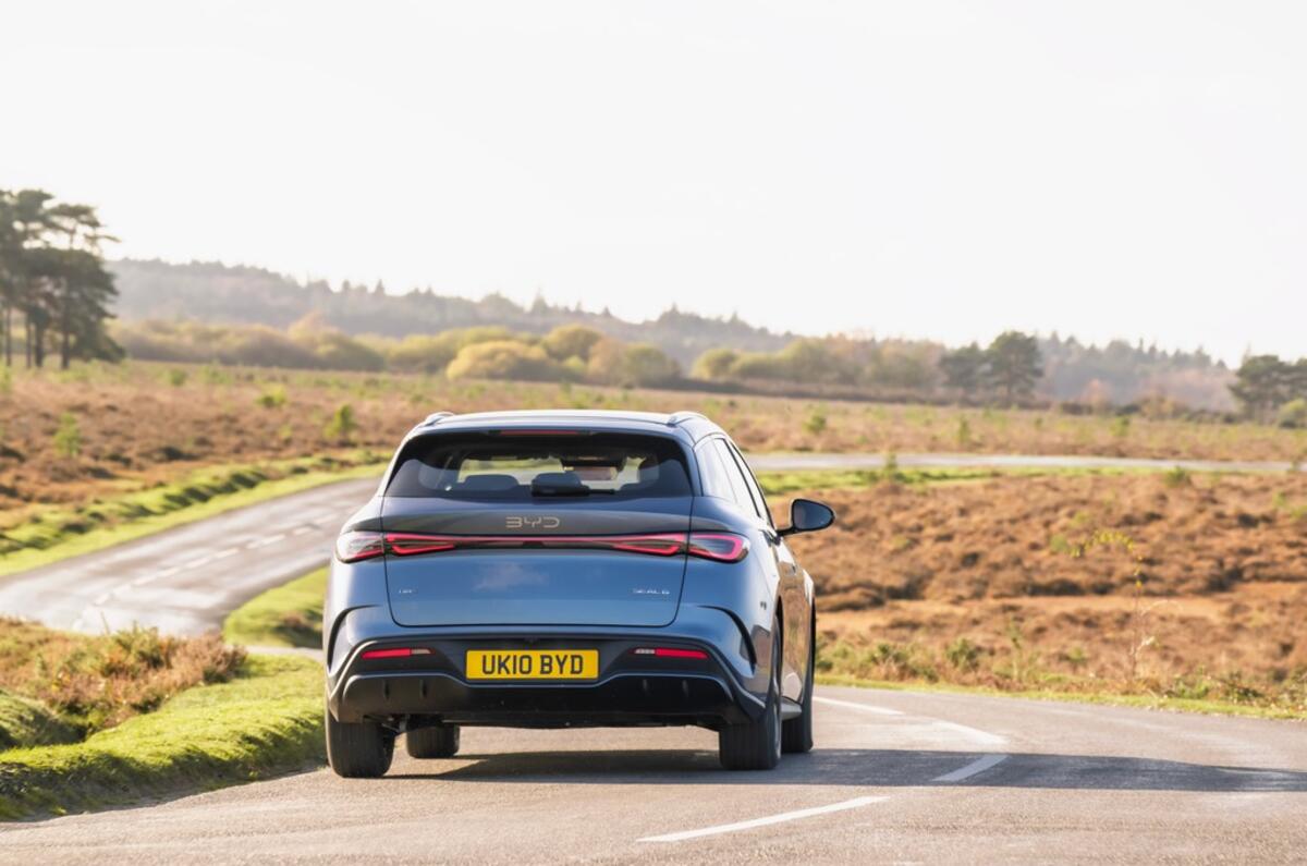 BYD SEAL 6 Touring  056