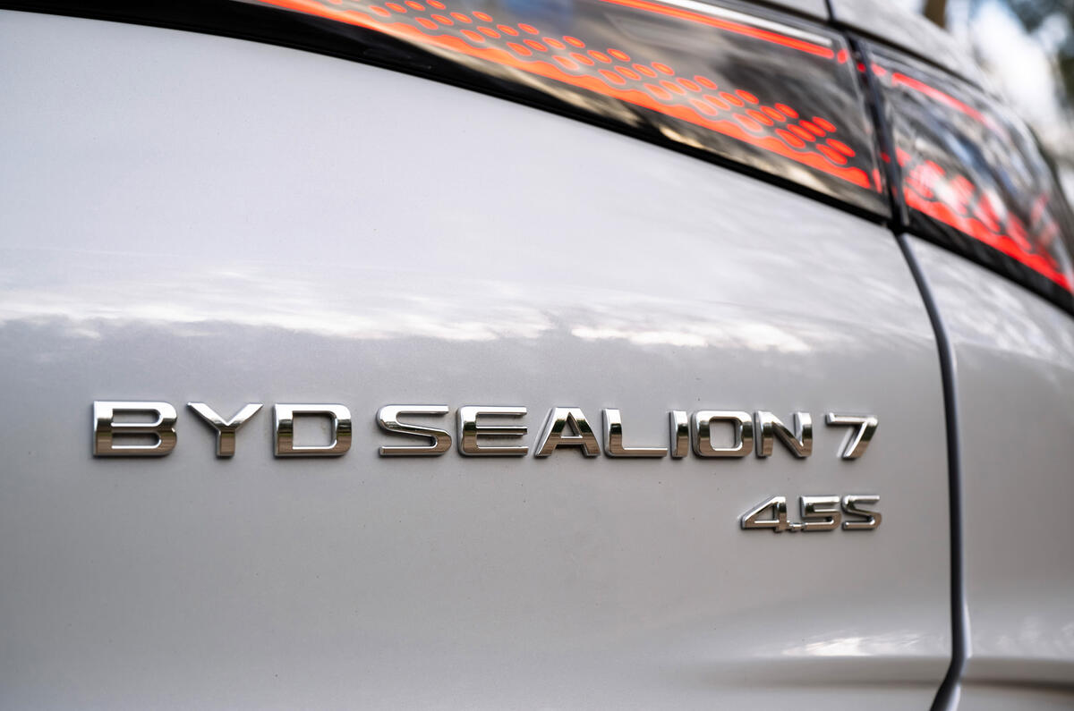 BYD sealion 7 badge BYD sealion 7 badge