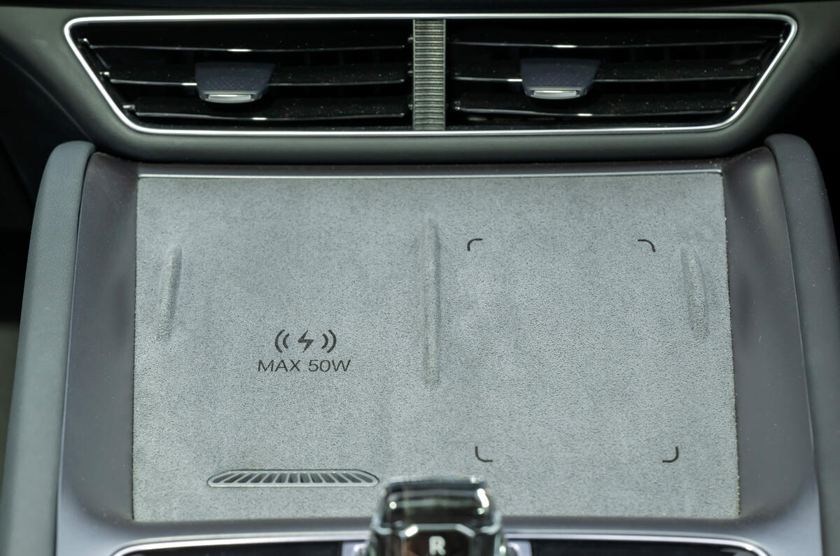 BYD Sealion 7 charging pad BYD Sealion 7 charging pad