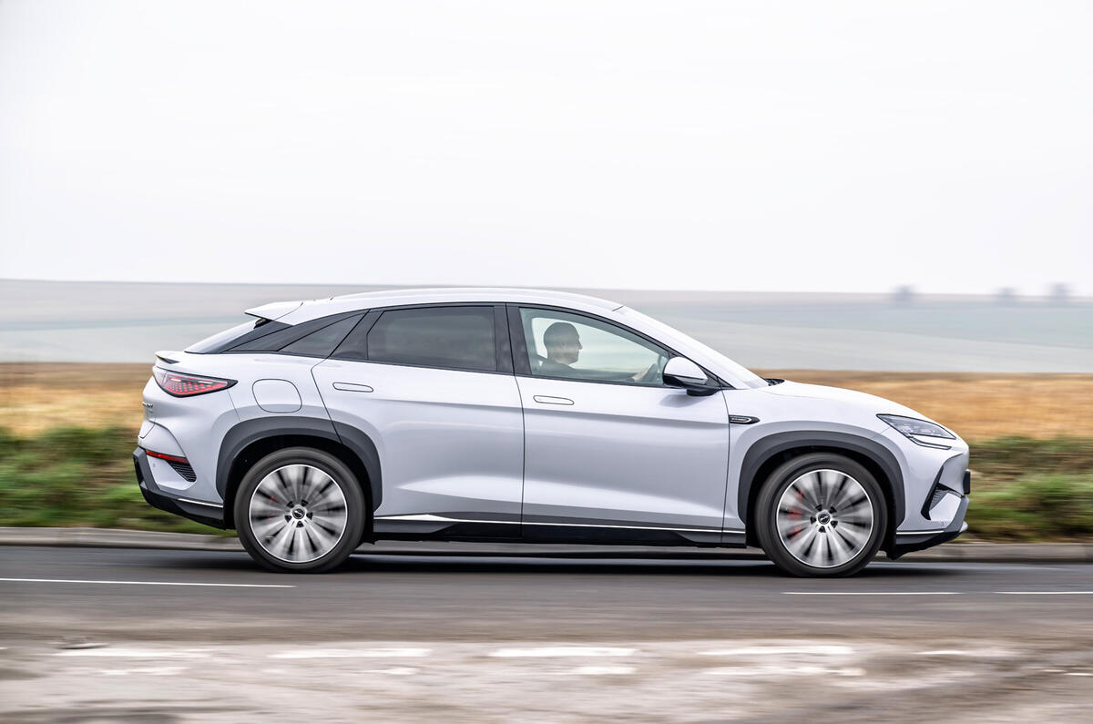 BYD Sealion 7 side BYD Sealion 7 side