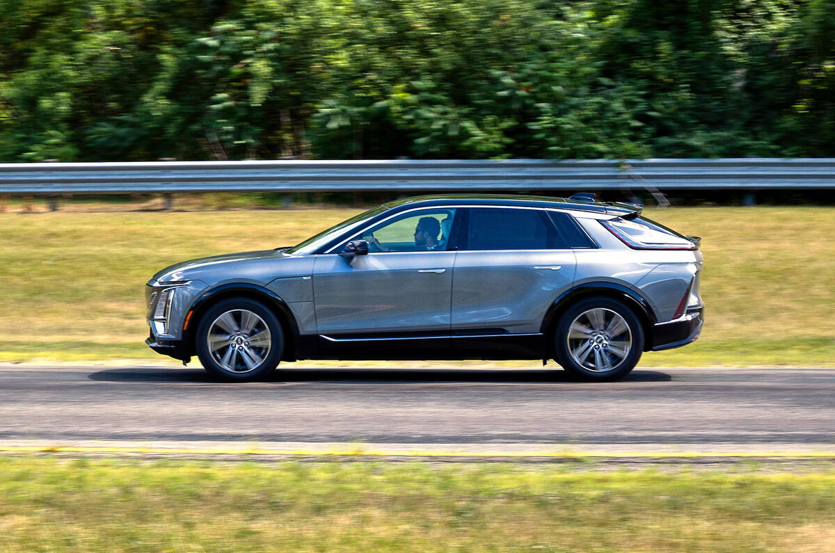 Cadillac Lyriq pan Cadillac Lyriq pan