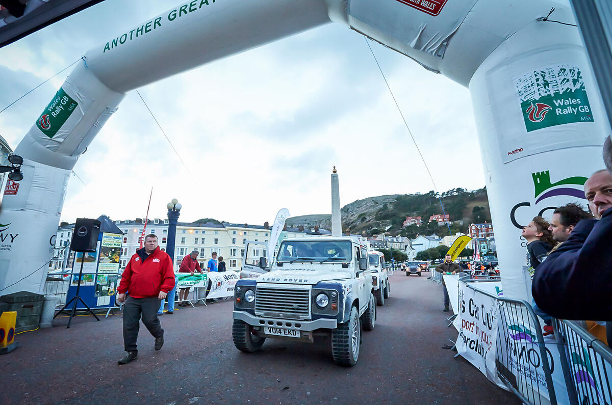 Racing in the Land Rover Defender Challenge - picture special Racing in the Land Rover Defender Challenge - picture special