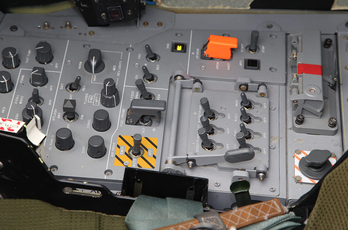 Cockpit comparison - Jaguar F-type versus Eurofighter Typhoon